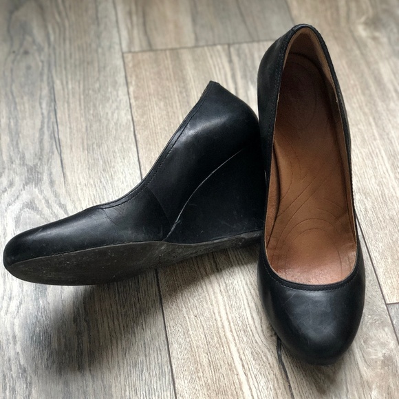 Clarks Women's Clarks Purity Snow Wedge Pump - Picture 1 of 4